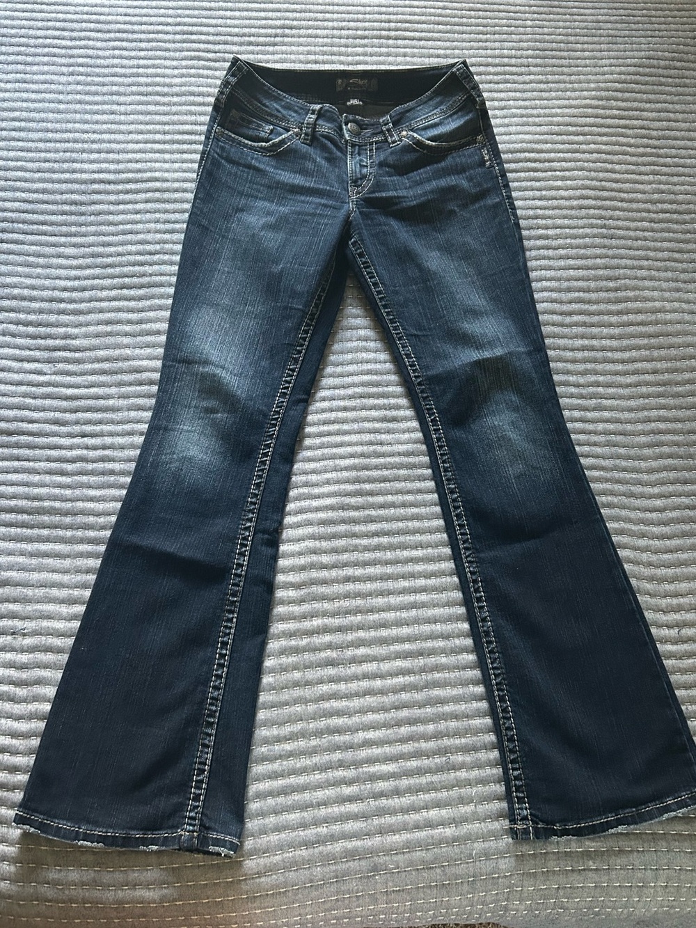 Dark Wash Silver Boot Cut Jeans Suki 28/32 White-Stitch Detailing